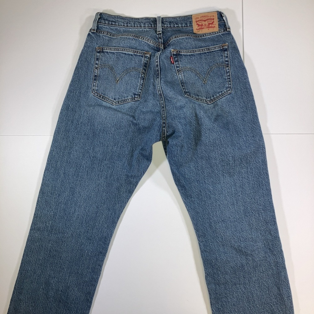 Levi's Women's Straight Leg Jeans in Medium Blue Wash - Picture 4 of 16